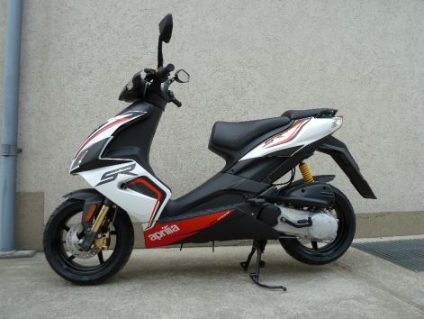 aprilia_sr_50_r_feher_1_.jpg