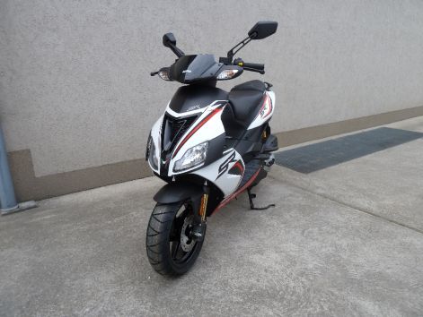 aprilia_sr_50_r_feher_2_.jpg
