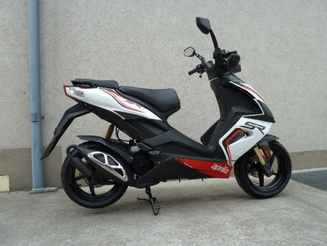 aprilia_sr_50_r_feher_3_.jpg