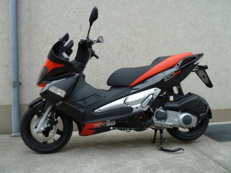 aprilia_sr_max_300_1_.jpg