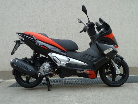 aprilia_sr_max_300_5_.jpg
