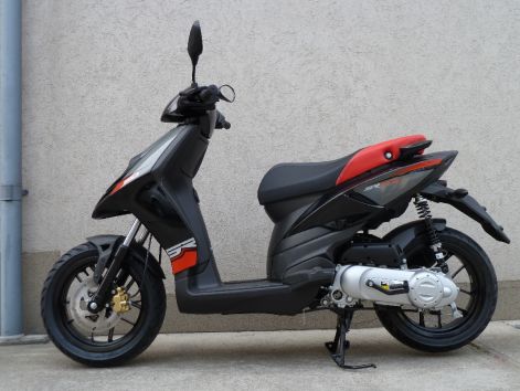 aprilia_sr_motard_50_1_.jpg