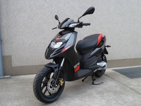 aprilia_sr_motard_50_2_.jpg