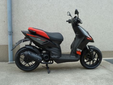 aprilia_sr_motard_50_3_.jpg