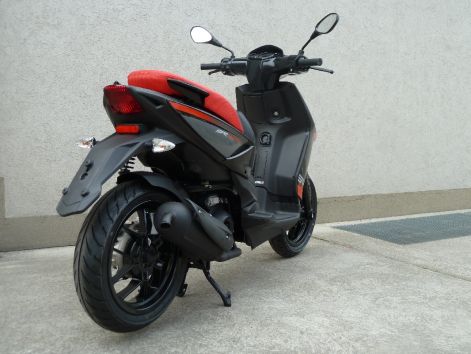 aprilia_sr_motard_50_4_.jpg