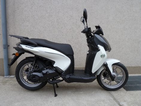 benelli_macis_125_robogo_3.jpg