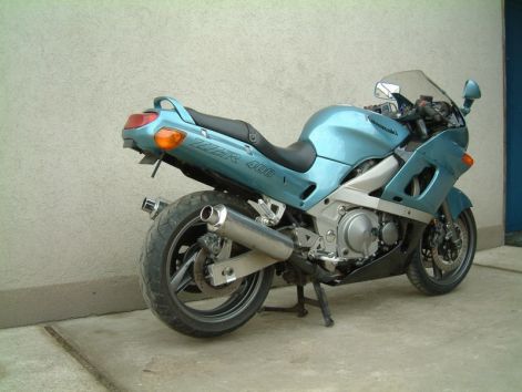kawasaki_zzr_400_motor_4.jpg