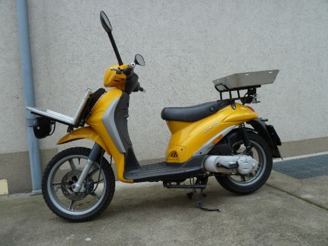 piaggio_liberti_50_postas_robogo_1_.jpg