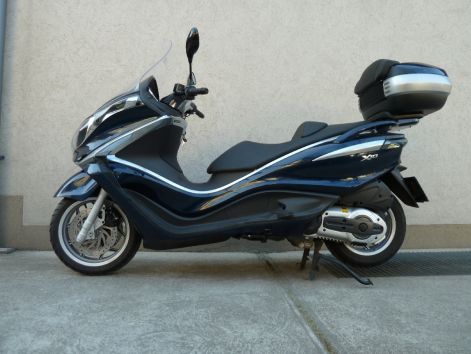 piaggio_x10_1_.jpg