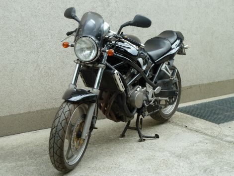suzuki_bandit_250_127453_fekete_2_.jpg
