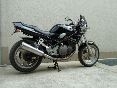 suzuki_bandit_250_127453_fekete_3_.jpg