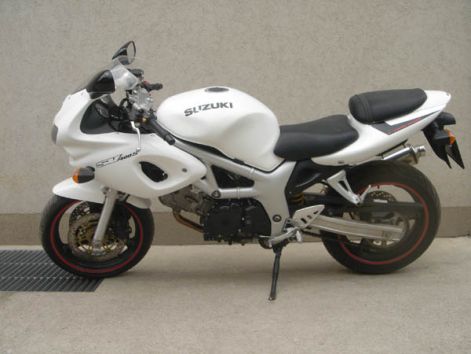 suzuki_sv_400_motor_feher_1.jpg