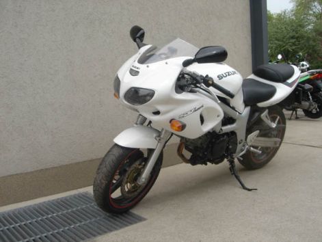 suzuki_sv_400_motor_feher_2.jpg