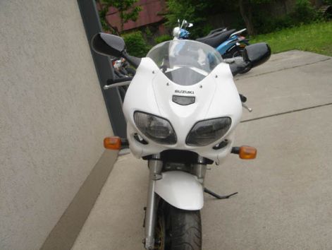 suzuki_sv_400_motor_feher_4.jpg